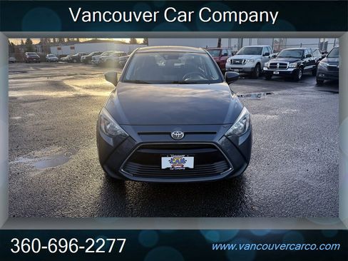 Used 2018 Toyota Yaris iA image 9