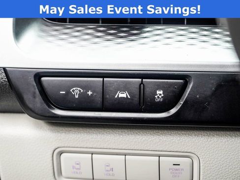 Used 2024 Kia Carnival LX FWD image 28