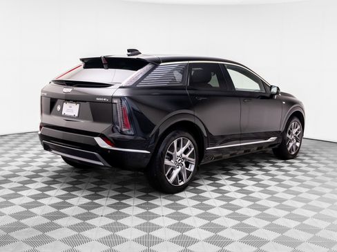 Used 2025 Cadillac Optiq Luxury 2 w/ LPO, Floor Liner Package AWD/4WD image 6
