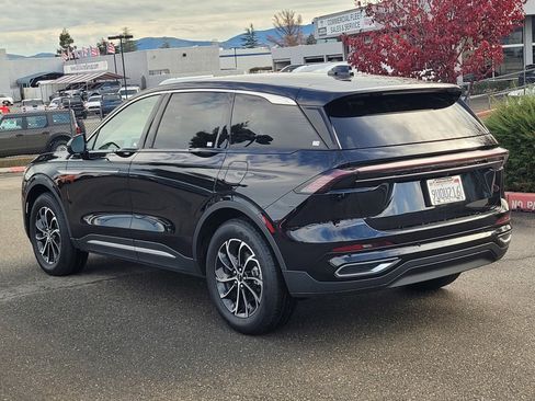 Used 2025 Lincoln Nautilus Premier image 6