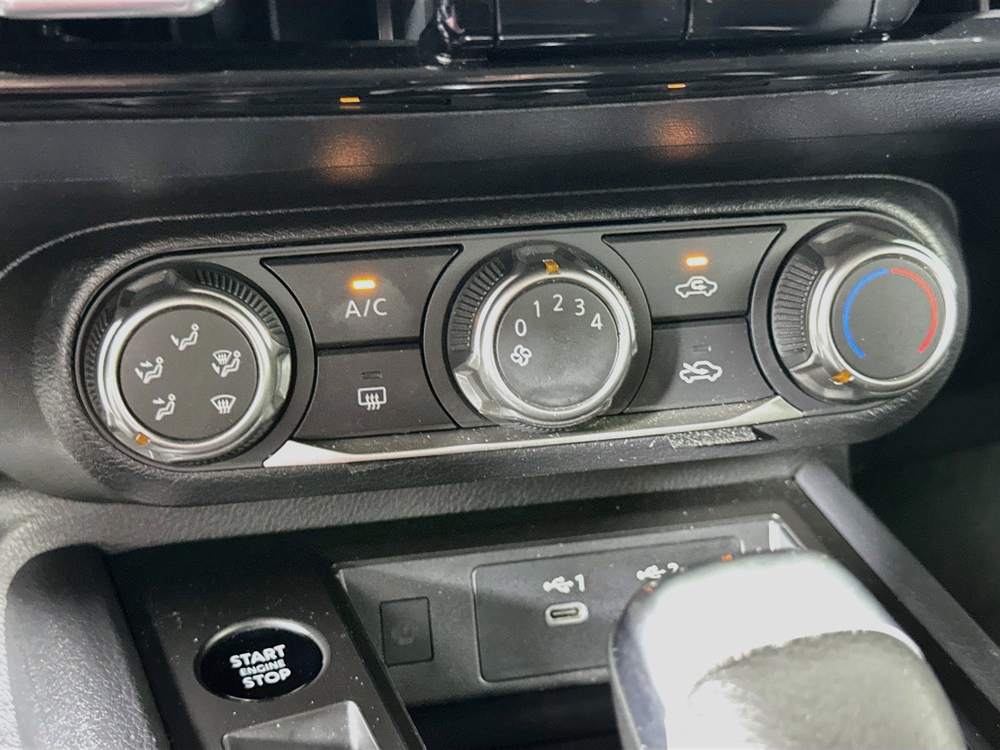Used 2025 Nissan Kicks SV FWD image 23