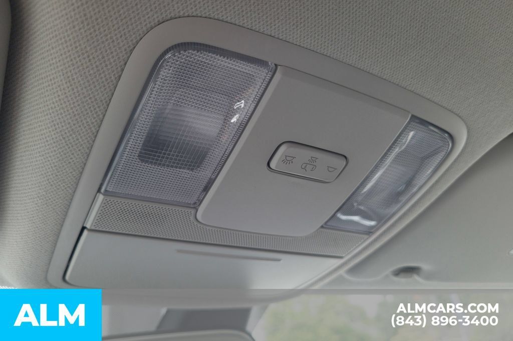 Used 2025 Kia Soul LX w/ LX Technology Package FWD image 34