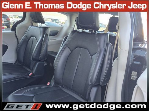 Used 2024 Chrysler Pacifica Select image 25