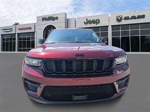 New 2025 Jeep Grand Cherokee Altitude image 9