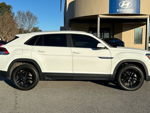 Used 2020 Volkswagen Atlas Cross Sport SE w/ Panoramic Sunroof Package AWD/4WD image 3