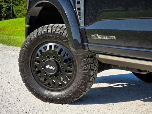 Used 2024 Ford F450 Platinum w/ FX4 Off-Road Package AWD/4WD image 21
