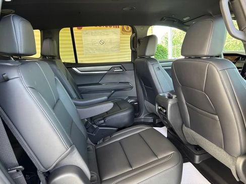 New 2026 GMC Acadia Elevation w/ Elevation Premium Package AWD/4WD image 5