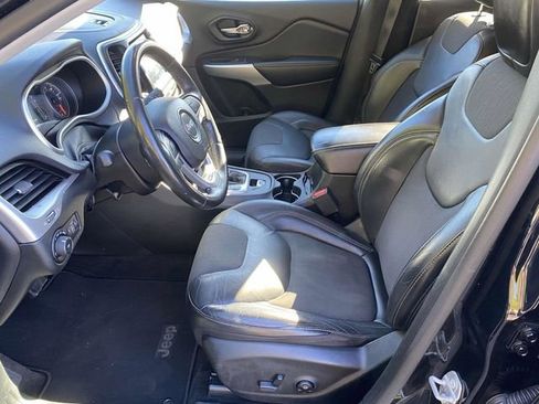 Used 2018 Jeep Cherokee Latitude Plus image 16