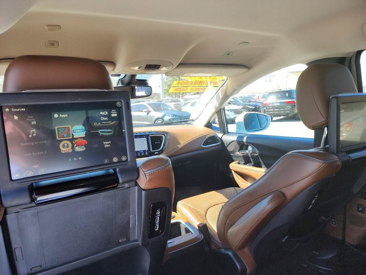 Used 2018 Chrysler Pacifica Limited w/ Advanced Safetytec Group FWD image 25
