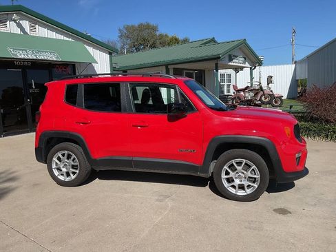 Used 2020 Jeep Renegade Latitude w/ Cold Weather Group AWD/4WD image 2