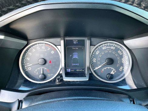 Certified 2018 Toyota Tacoma SR5 image 19