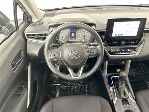 Used 2023 Toyota Corolla Cross LE image 11