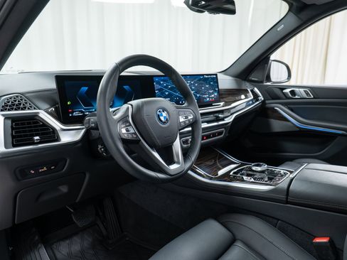 Used 2025 BMW X5 xDrive50e w/ Executive Package image 12