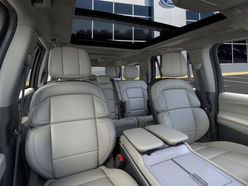 New 2025 Lincoln Navigator L Reserve image 10