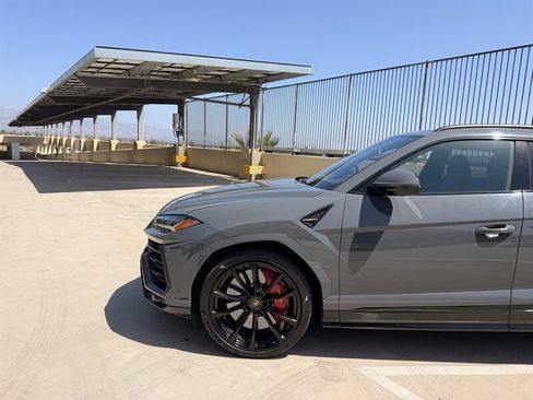 Used 2021 Lamborghini Urus AWD/4WD image 15