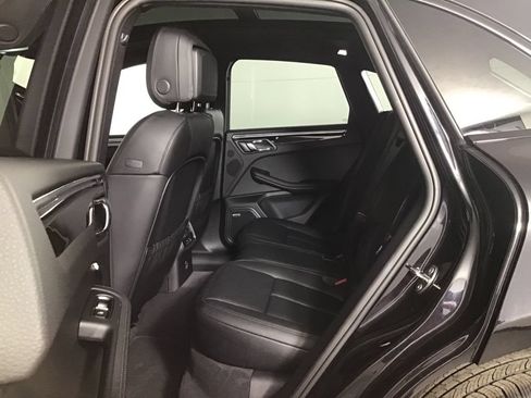 Certified 2026 Porsche Macan AWD/4WD image 27
