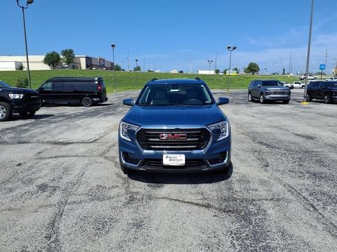Used 2024 GMC Terrain SLE w/ Driver Convenience Package AWD/4WD image 2