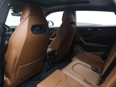Used 2025 Lamborghini Urus SE AWD/4WD image 18