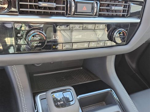 New 2025 Nissan Pathfinder Platinum image 24