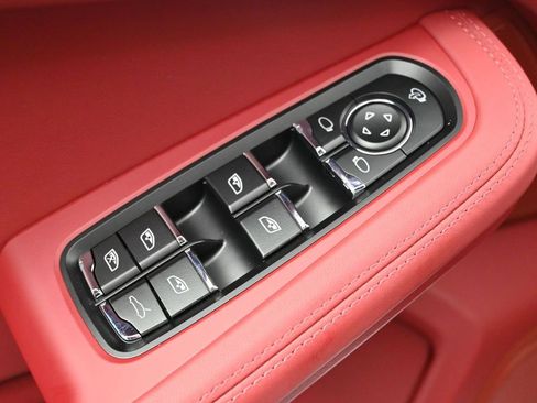 New 2026 Porsche Macan image 19