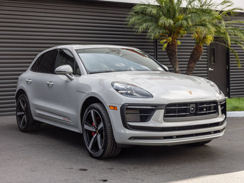 Certified 2023 Porsche Macan S AWD/4WD image 6