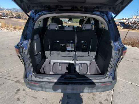 Used 2025 Toyota Sienna LE image 27
