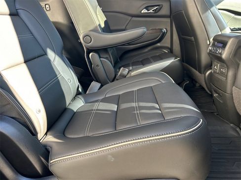 Used 2021 GMC Acadia Denali w/ LPO, Floor Liner Package image 16