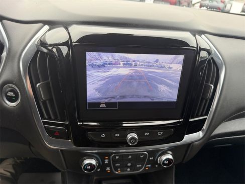 Used 2023 Chevrolet Traverse LT image 18