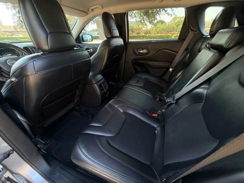 Used 2020 Jeep Cherokee Latitude Plus image 13