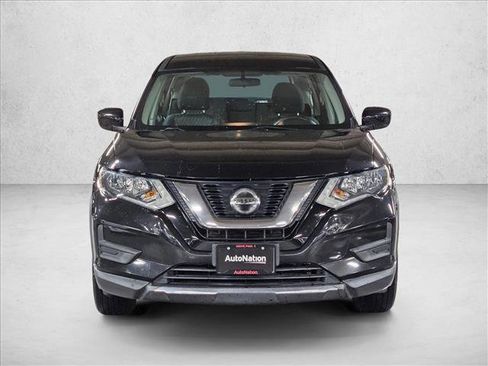 Used 2018 Nissan Rogue S image 2