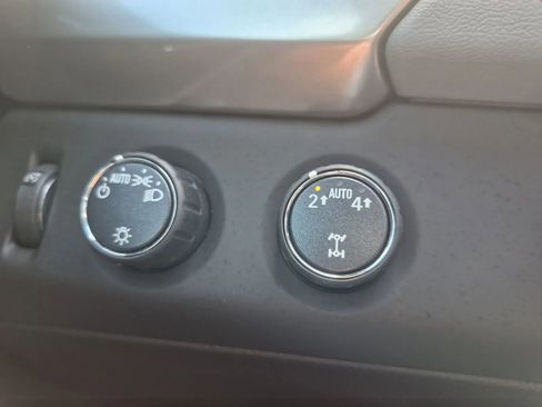 Used 2019 Chevrolet Suburban LT AWD/4WD image 25