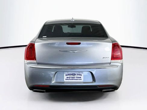Used 2015 Chrysler 300 Limited RWD image 5