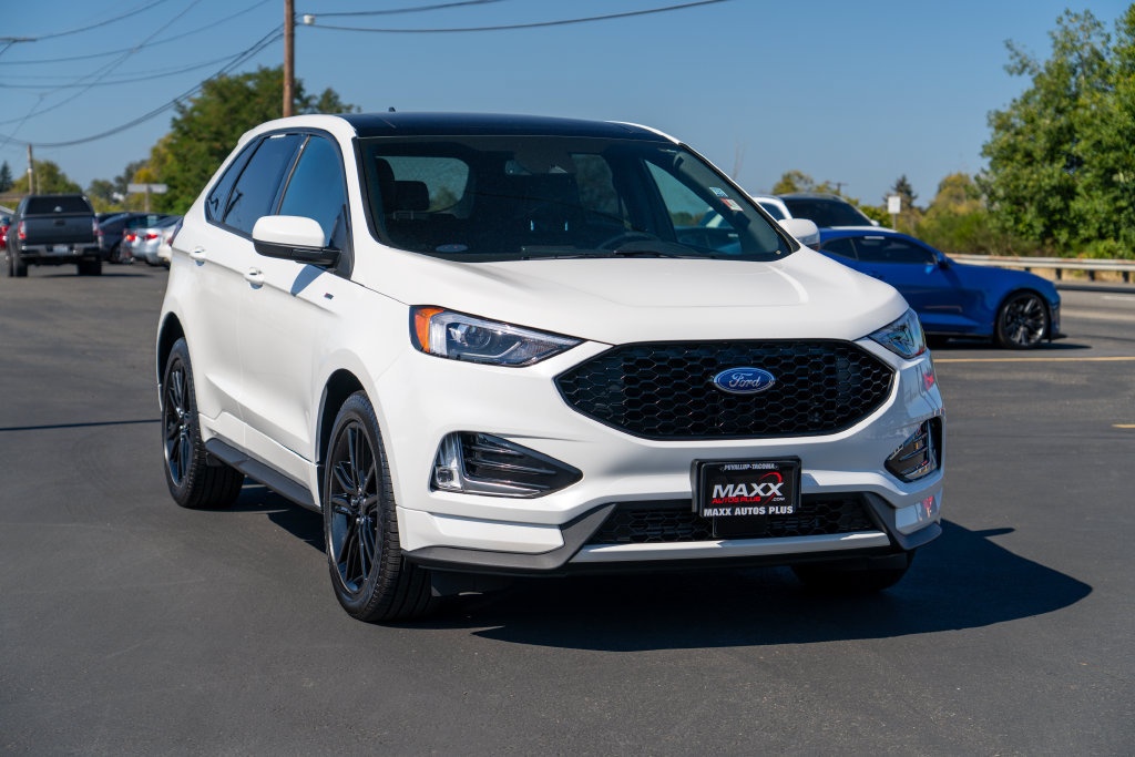 Used 2021 Ford Edge ST-Line w/ Class II Trailer Tow Package AWD/4WD image 2