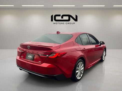 Used 2025 Toyota Camry SE image 5