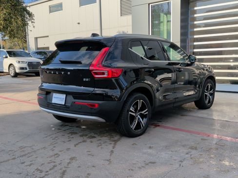 Used 2025 Volvo XC40 B5 Core image 9