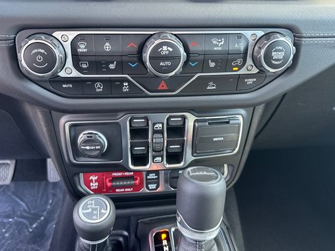 New 2025 Jeep Gladiator Rubicon w/ Convenience Group image 13