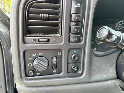 Used 2004 Chevrolet Silverado 2500 LT AWD/4WD image 34