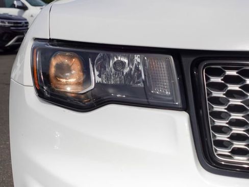 Used 2019 Jeep Grand Cherokee Altitude RWD image 3