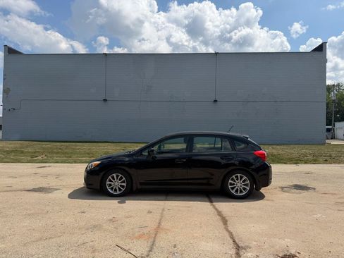 Used 2014 Subaru Impreza 2.0i Premium w/ All-Weather Package w/CVT AWD/4WD image 4