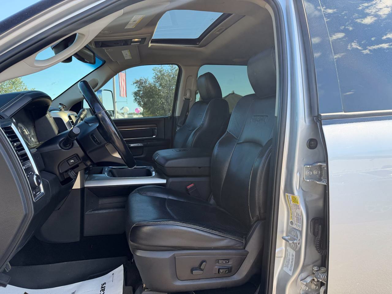 Used 2016 RAM 2500 Laramie AWD/4WD image 9