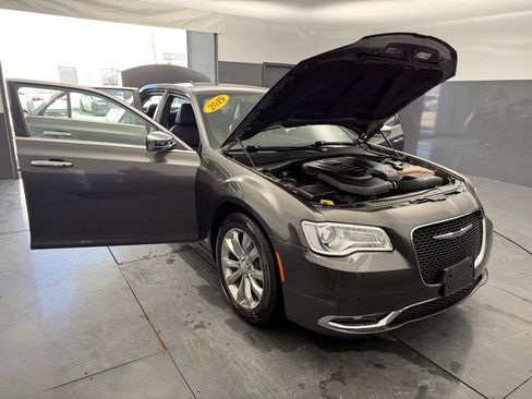 Used 2019 Chrysler 300 Limited image 14