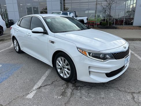 Used 2017 Kia Optima EX image 6
