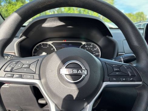 Used 2025 Nissan Altima 2.5 SV FWD image 24