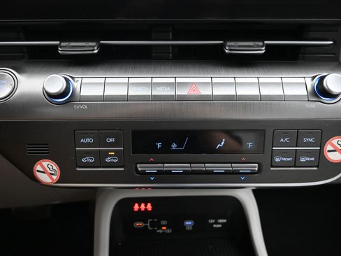 Certified 2024 Hyundai Kona SEL FWD image 17