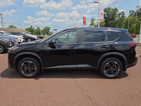 Used 2024 Nissan Rogue SV AWD/4WD image 6