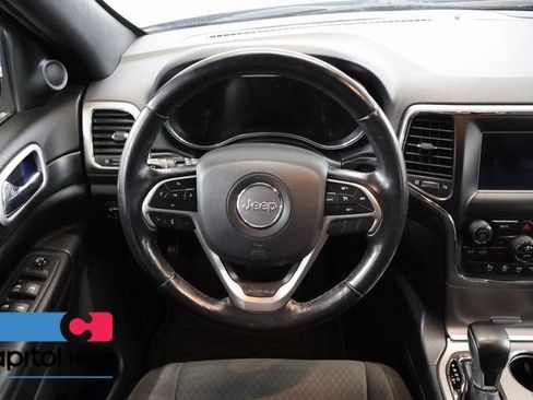 Used 2020 Jeep Grand Cherokee Laredo w/ Security & Convenience Group AWD/4WD image 14