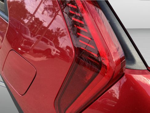 New 2025 Kia Niro EX image 16