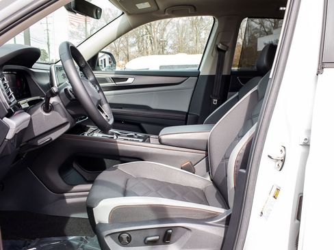 Used 2024 Volkswagen Atlas Peak Edition SE image 20