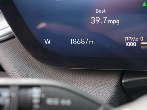 Used 2025 Buick Enclave Sport Touring AWD/4WD image 34