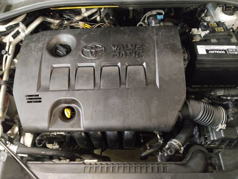 Used 2020 Toyota C-HR XLE FWD image 30